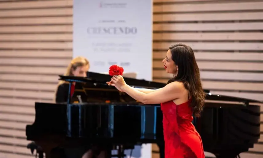 ¡Talento tabasqueño en época decembrina! Paula Malagón promociona tema navideño