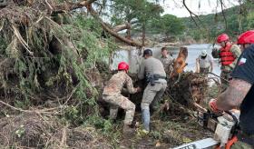 Suman más de 104 los muertos por inundaciones en Texas