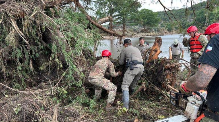 Suman más de 104 los muertos por inundaciones en Texas