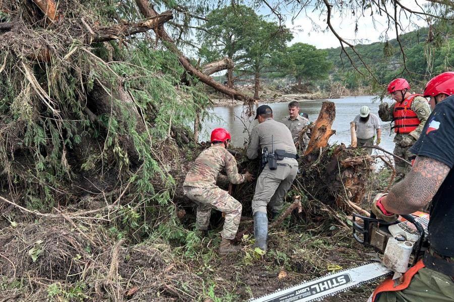 Suman más de 104 los muertos por inundaciones en Texas Suman más de 104 los muertos por inundaciones en Texas