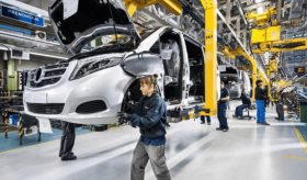 Ventas globales de Mercedes-Benz disminuyen 8% en el primer semestre de 2025