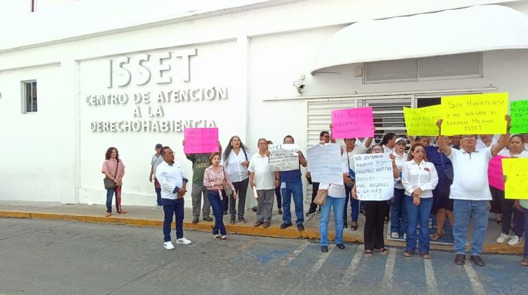 ¡Les adeudan más de 6 meses! Protestan jubilados del ISSET por falta de pagos