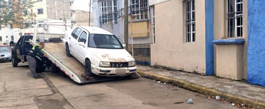 Retira SSPC 13 vehículos que obstruían vialidades en colonias de Centro Retira SSPC 13 vehículos que obstruían vialidades en colonias de Centro