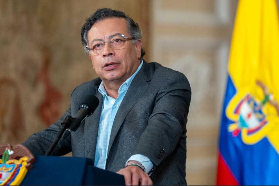 Desv&iacute;an avi&oacute;n donde viajaba Petro por posible amenaza tras asistir a conferencia de la ONU