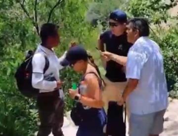 Sancionan a turistas por rayar la Peña de Bernal en Querétaro
