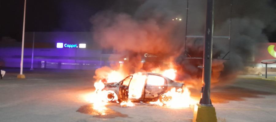 Incendian dos vehículos en Cunduacán y dejan cartulinas con amenazas, la noche de ayer miércoles Incendian dos vehículos en Cunduacán y dejan cartulinas con amenazas, la noche de ayer miércoles