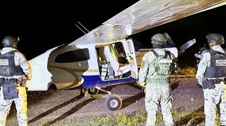 Bukele y Harfuch "chocan" por aeronave con droga hallada en México procedente de El Salvador