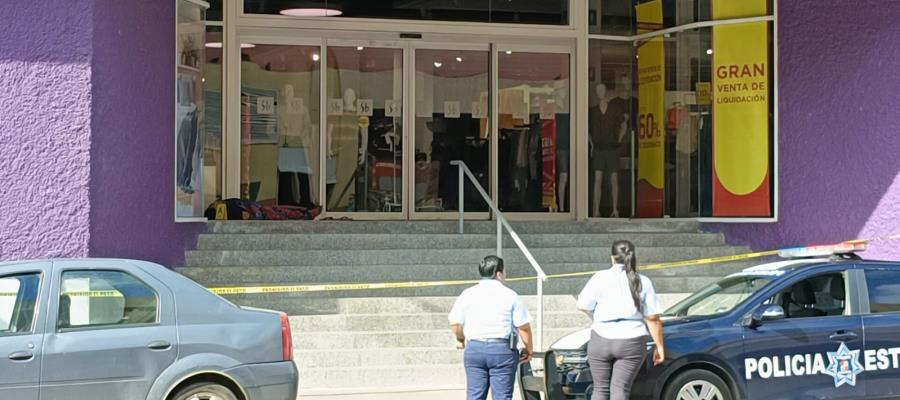 Hallan a sujeto en situación de calle sin vida en entrada de tienda departamental en Villahermosa Hallan a sujeto en situación de calle sin vida en entrada de tienda departamental en Villahermosa