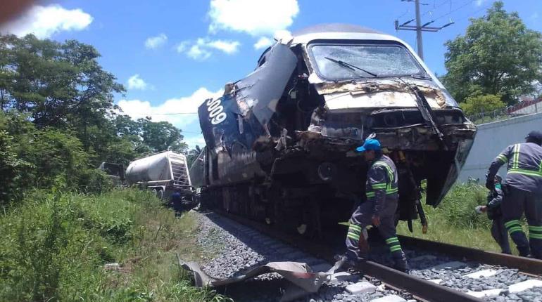 Tren Interoceánico choca con tráiler en Macuspana