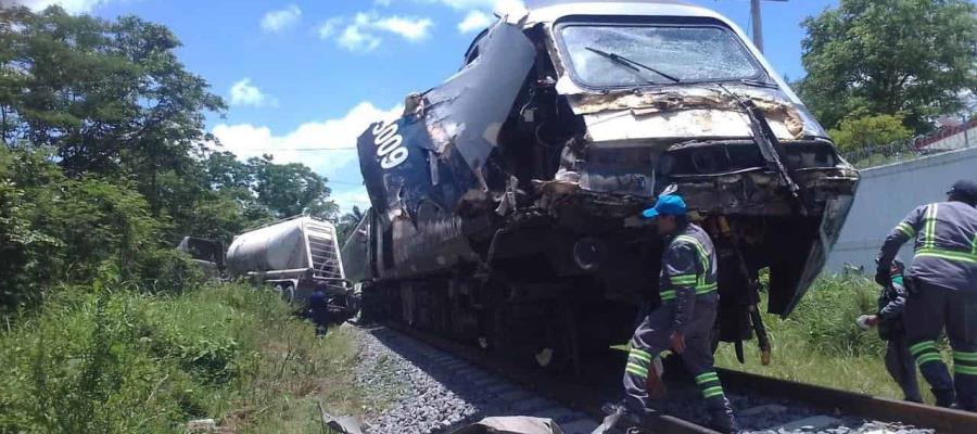 Tren Interoceánico choca con tráiler en Macuspana Tren Interoceánico choca con tráiler en Macuspana