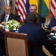 Elogia Trump a presidente de Liberia por su dominio del inglés... es idioma oficial del país africano