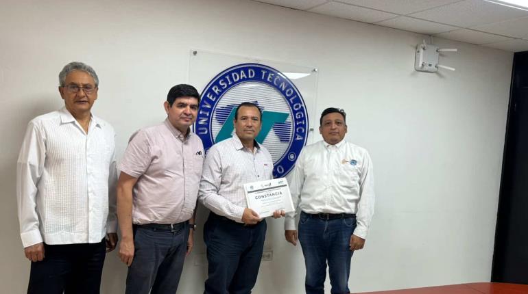 UTTAB entrega constancia a familiares de estudiante fallecido en accidente