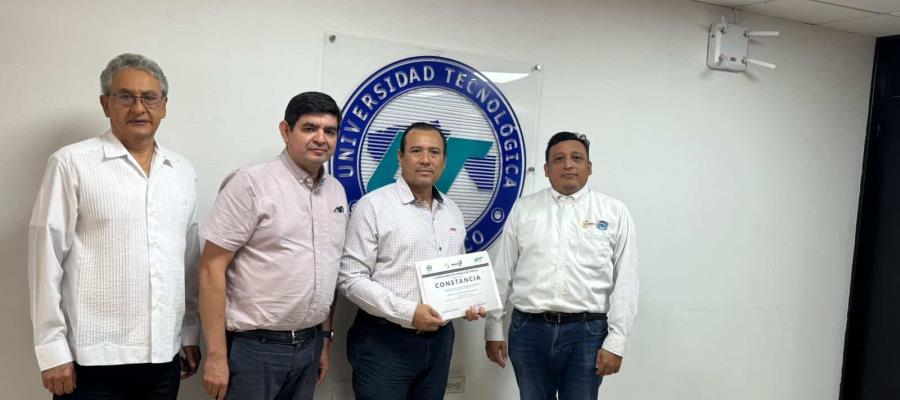 UTTAB entrega constancia a familiares de estudiante fallecido en accidente