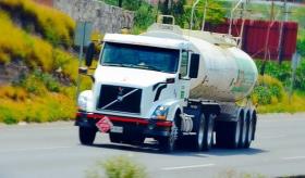 A falta de pagos de Pemex a empresas de Tabasco, ocupación de transporte de carga es sólo del 30%