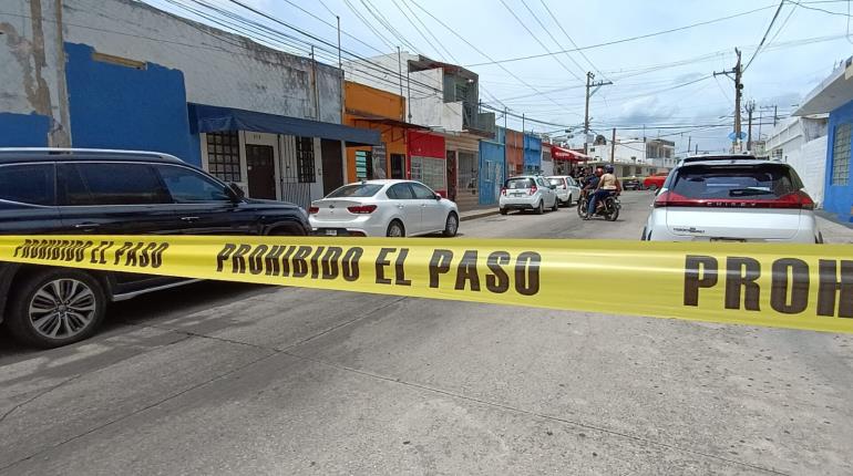 Muere hombre al interior de su coche en Centro
