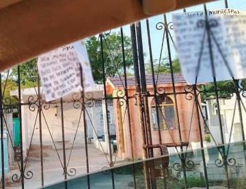 Dejan mantas de amenazas contra autoridades de Cunduacán y presuntos delincuentes en panteón de Huimango