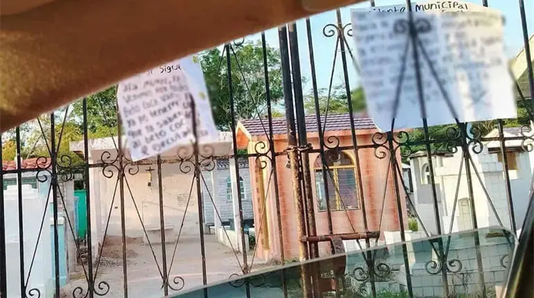 Dejan mantas de amenazas contra autoridades de Cunduacán y presuntos delincuentes en panteón de Huimango
