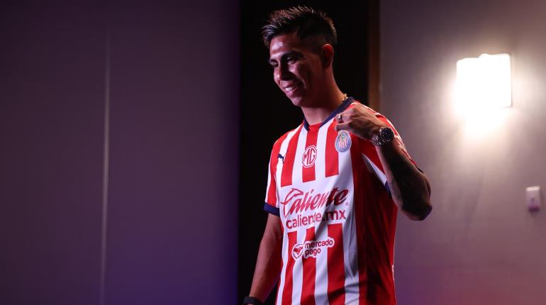 Efraín Álvarez es el nuevo 10 de Chivas