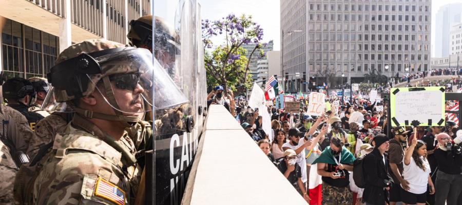 Alcaldesa de Los Ángeles firma orden ejecutiva para proteger a los migrantes de redadas Alcaldesa de Los Ángeles firma orden ejecutiva para proteger a los migrantes de redadas