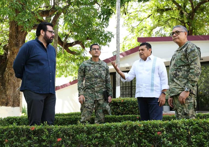 Secretario de Marina y gobernador evalúan plan contra inundaciones