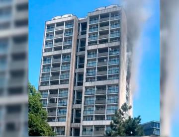 Incendio en edificio de 17 pisos en Londres moviliza a 70 bomberos