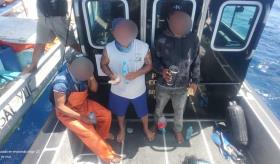 Rescatan a tres pescadores extraviados en altamar en Sisal, Yucatán