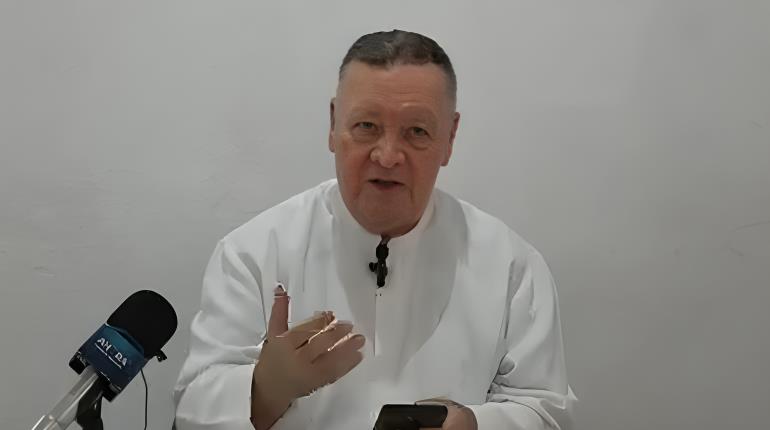 Continúa en terapia intensiva el Padre Héctor: Diócesis