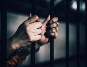 Dan formal prisión a policía federal ministerial por extorsión y secuestro agravados en Edomex
