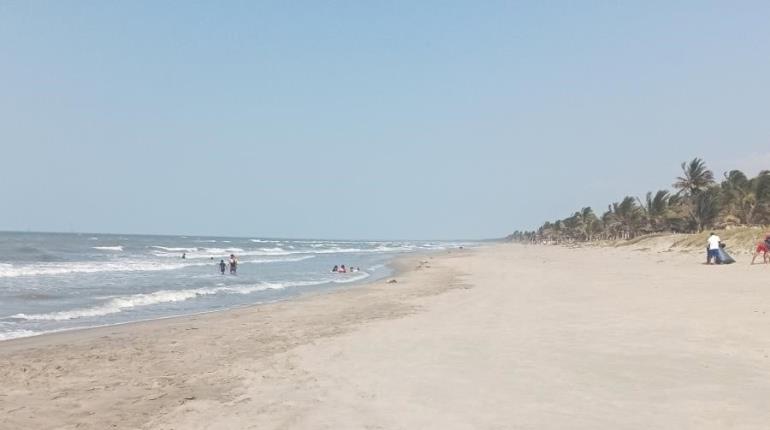 Alertan por marea roja en tres playas de Centla