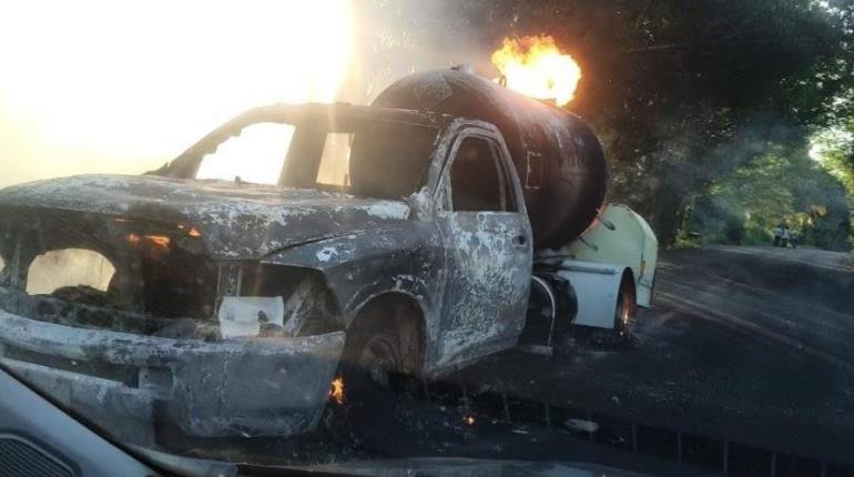 Explota pipa de gas en Tres Brazos, Centla