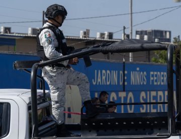 Detienen en Sonora a 44 pasajeros de autobús con droga oculta en su equipaje