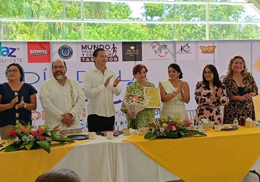 Homenaje a Leticia Gutiérrez Ruiz como primera mujer notaria de Tabasco