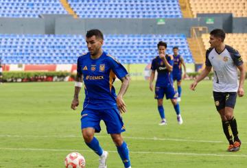 Correa debuta con anotación en goleada de Tigres en su último juego de preparación