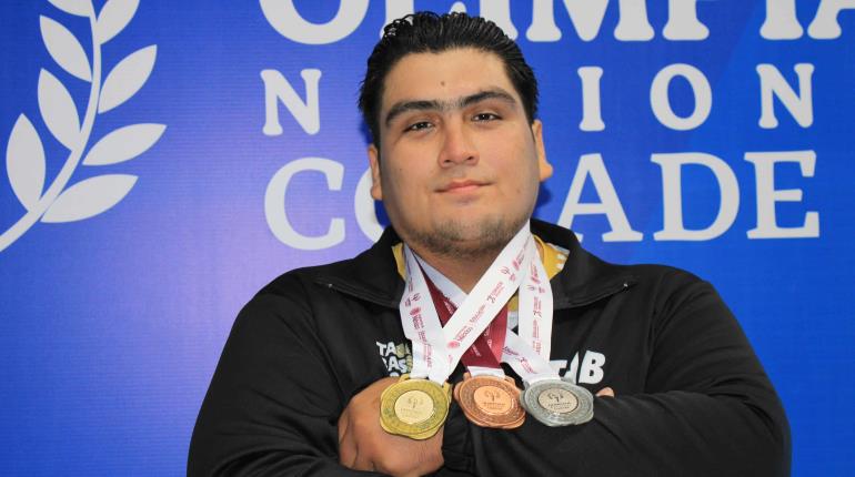 Tabasqueño, tricampeón nacional en pesas en la modalidad envión