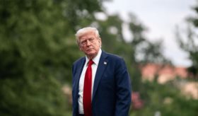 Anuncia Trump que impondrá aranceles del 100% a Rusia si no logra paz con Ucrania