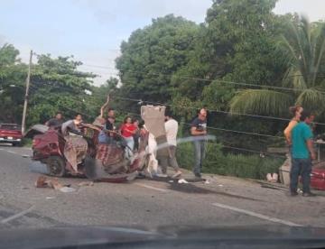 Automovilista pierde la vida al chocar contra poste en la carretera Comalcalco – Paraíso
