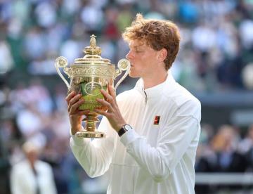 Sinner vence a Alcaraz y es el nuevo monarca de Wimbledon
