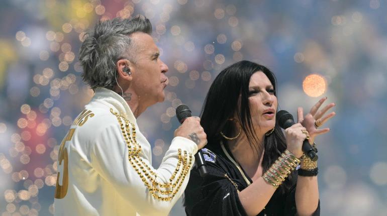 Previo a la final del Mundial de Clubes, Robbie Williams y Laura Pausini cantaron Desire