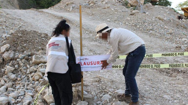 Clausuran predio por extracción ilegal de grava en Macuspana
