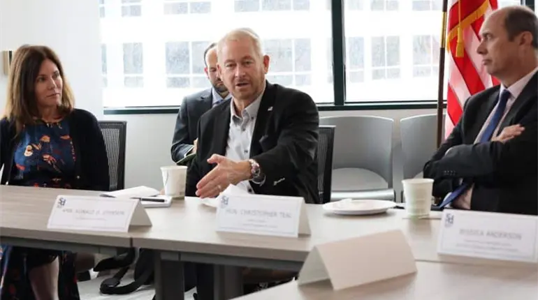 Embajada de China en México arremete contra Ronald Johnson