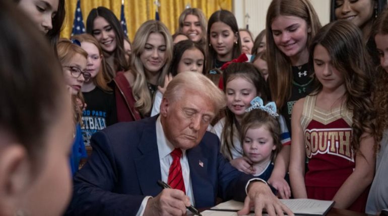 Corte da "luz verde" a Trump para desmantelar el Departamento de Educación