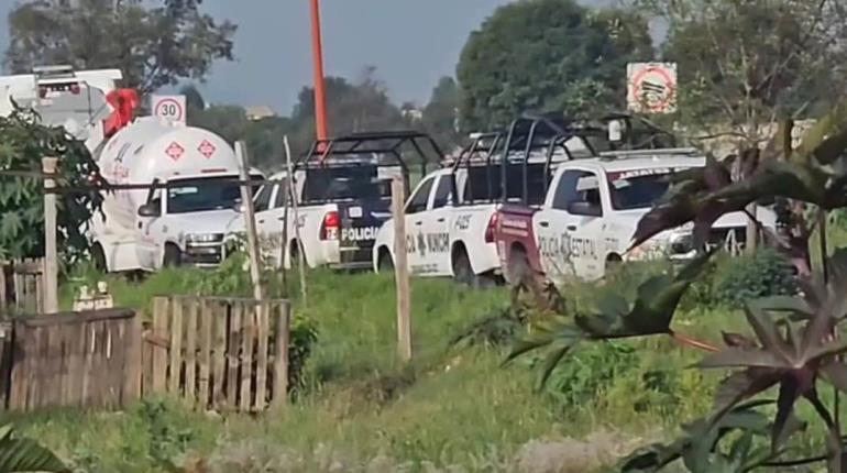 Aseguran pipas y detienen a dos personas por robo de gas a Pemex en Puebla