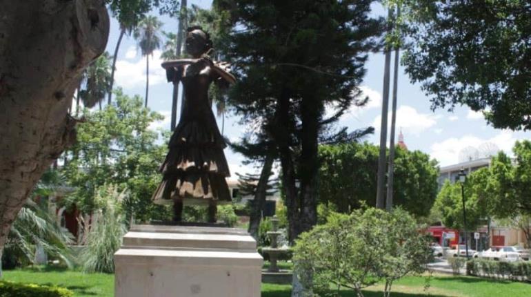 Lanzan convocatoria para derribar estatua de Florinda Meza en su natal Zacatecas
