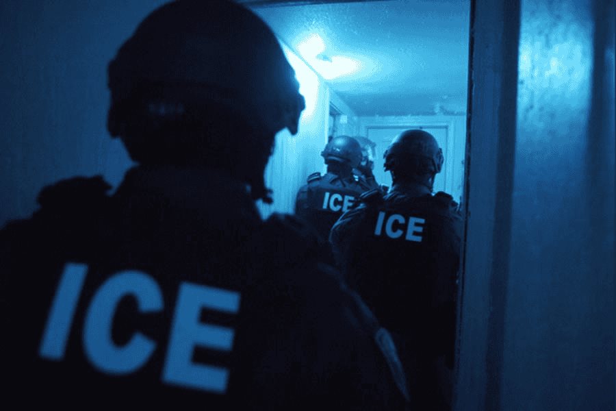 20 fiscales generales de EE. UU. buscan prohibir que agentes de ICE se cubran el rostro durante operativos 20 fiscales generales de EE. UU. buscan prohibir que agentes de ICE se cubran el rostro durante operativos