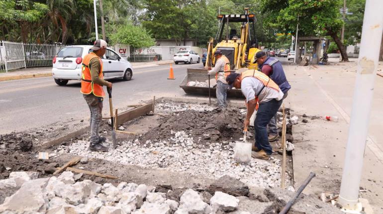 Construyen paso peatonal frente a CAM 1912 en 27 de Febrero tras solicitud de padres con bloqueo vial