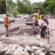 Construyen paso peatonal frente a CAM 1912 en 27 de Febrero tras solicitud de padres con bloqueo vial