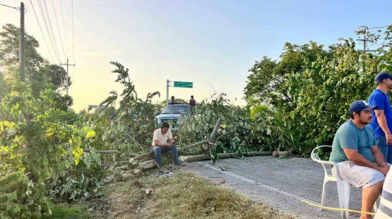 Se ajustan 4 días del bloqueo en Atasta, Campeche