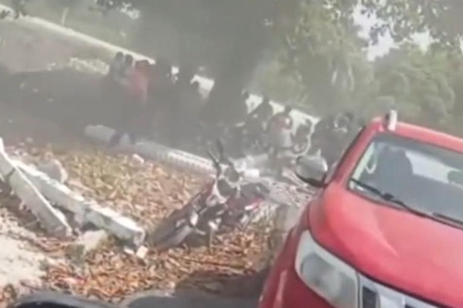 Se accidenta camioneta en la C&aacute;rdenas-Coatzacoalcos al perder visibilidad por cemento regado