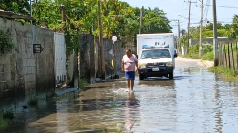Sufren habitantes de la Miguel Hidalgo, sector La Raya, constantes encharcamientos