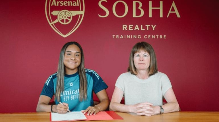 Olivia Smith llega al Arsenal y se convierte en el traspaso femenil más caro de la historia